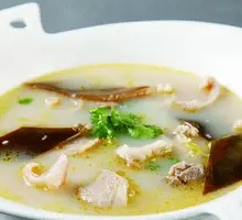 Braised Moon-shaped Pork Bones with Huai Yam