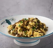 Stir-fried Eggs with Earth Moss