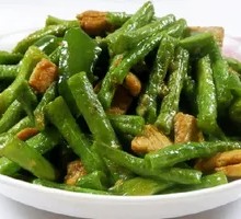 Stir-fried string beans with meat