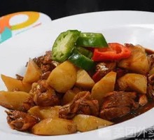 Stir-fried Chicken Cubes with Potatoes