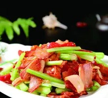 Stir-fried Wild Celery with Xinyang Sausage