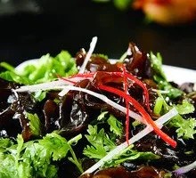 Cilantro with Wood Ear Mushrooms