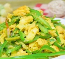 青椒炒鸡蛋盖浇面