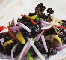 Onion and Wood Ear Mushroom