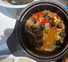 Stone Pot Small Mushrooms