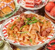 Stir-Fried Rice Noodles with Pork