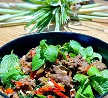 Lemongrass Mint Stir-Fried Beef