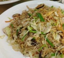 Stir-Fried Rice Noodles with Seafood