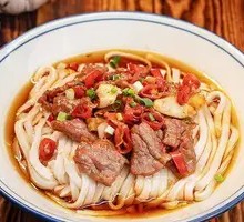 Stir-Fried Yellow Beef with Rice Noodles