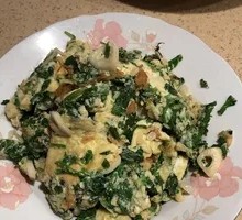 Stir-fried Eggs with Wild Greens