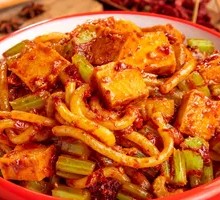 Fish tofu stir-fried rice noodles