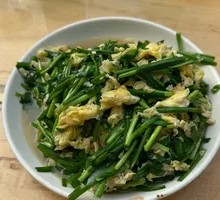 Stir-fried eggs with chives