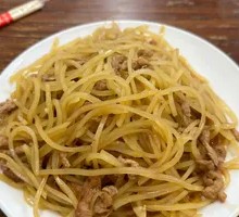 Shredded potato stir-fried with meat