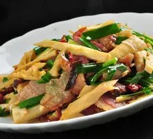 Bamboo Shoots Stir-Fried with Preserved Meats