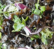 Onion and Wood Ear Mushroom