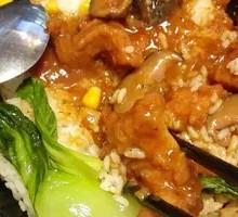 Braised Chicken with Mushrooms in Clay Pot Rice