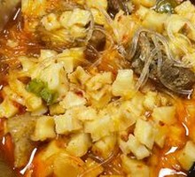 Spicy Sour Beef Stir-Fry with Steamed Bread