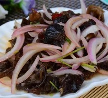 Onion and Wood Ear Mushroom