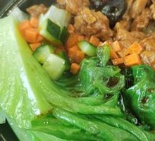 Braised Chicken with Mushrooms in Clay Pot Rice