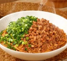 Mixed Sauce Dry Noodles with Minced Meat
