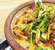 Hot Dry Noodles in Clay Pot