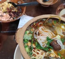 Braised Chicken and Mushroom Rice Noodles in Clay Pot