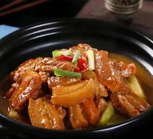 Xinyang Stewed Pork in Clay Pot