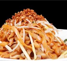 Bifang Tang Stir-Fried Rice Noodles with Beef