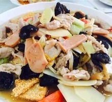 Fried Rice Noodles with Pork