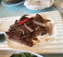 Sautéed Beef with Tea Tree Mushrooms