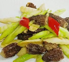 Bamboo Shoots Stir-Fried with Morel Mushrooms