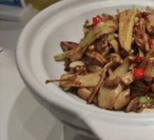 Stir-Fried Mushrooms in Sand Pot