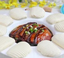 Preserved Vegetable Braised Pork with Pancakes