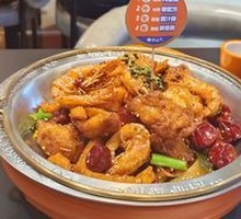 Garlic-Scented Chicken Wings with Live Shrimp Hot Pot
