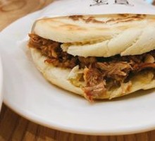 Fatty and Lean Braised Pork in Flatbread