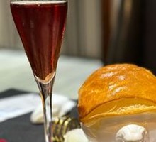 Seine River Classic Creamy Mushroom Soup with Crispy Pastry