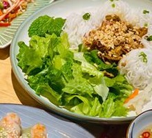 Grilled Meat with Chicken Cutlet and Lemon Sauce