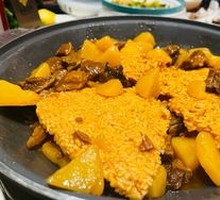Stir-fried Yellow Beef with Rice Crackers