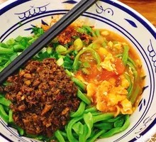 Three-in-One Pork Sauce Noodles with Spinach Hand-Pulled Noodles