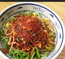Oil-Poured Spinach Noodles