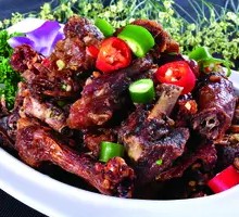 Salt-and-pepper Duck Frame