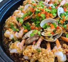 Stir-Fried Shrimp in Hot Stone Pot with Garlic