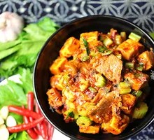 Spicy Sauce Beef Stir-Fried Noodles