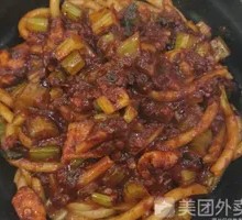 Soy Sauce Beef Stir-Fried Rice Noodles