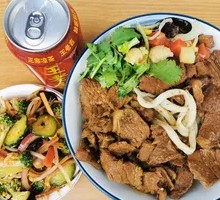 Business-Class Deluxe Beef Noodles