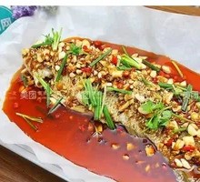 Garlic-Flavored River Fish Dumplings