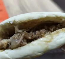Fatty and Lean Braised Pork in Flatbread