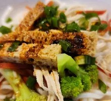 Spicy Chicken Noodle Salad