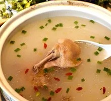 Duck Soup with Rice Noodles