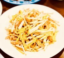 Stir-fried Pork with Garlic Greens